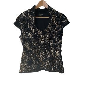 🎄Perfect feminine black holiday top with buttons size 6